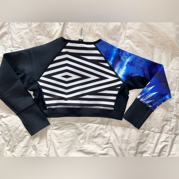 NWT Rash guard - Picture 6 of 6